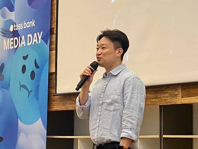 미디어데이 행사에서 발언하는 홍민택 토스뱅크 대표. 출처=IT동아