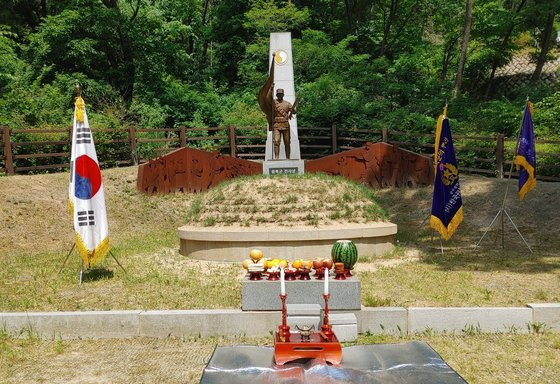 서울 강북구 수유리의 애국선열 및 광복군 합동묘역에 있는 '한국광복군 무후선열 17위 합동묘'의 모습. [사진 한국광복군기념사업회]