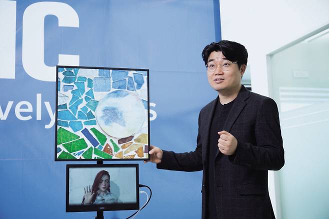 신창봉 모픽 대표는 2017년에 모바일 기기용 무(無) 안경 3D VR 뷰어 Snap3D를 출시하며 입지를 탄탄히 굳혔다.