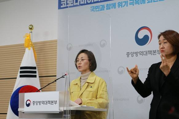 임숙영 중앙방역대책본부 상황총괄단장이 28일 충북 오송 질병관리청에서 신종 코로나 바이러스 감염증(코로나19) 브리핑을 열고 발언하고 있다.  질병청