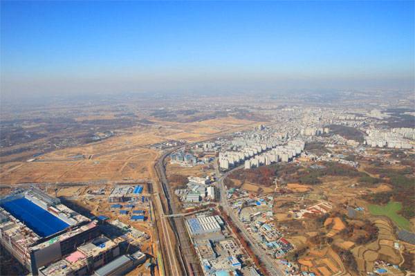 정부가 올 2분기에 시행할 예정이던 공공분양 사전청약 일정을 3분기 이후로 늦추기로 했다. 사진은 경기도 평택시 고덕지구 일대. [매경DB]