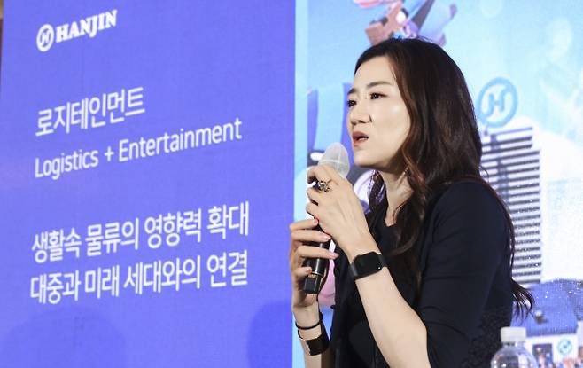 한진이 국내 물류업계 최초로 메타버스를 도입한다. 사진은 28일 서울 중구 롯데호텔에서 관련 기자간담회를 연 조현민 한진 미래성장전략 및 마케팅 총괄 사장. /사진=한진