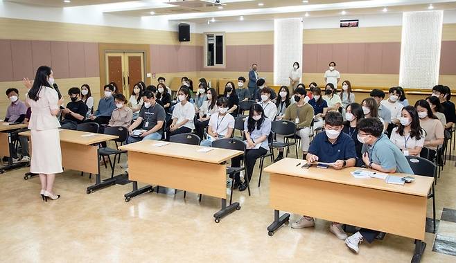 [증평=뉴시스] 공직자 친절교육. (사진=증평군 제공) photo@newsis.com *재판매 및 DB 금지