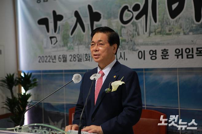 28일 크리스찬메모리얼파크 예배실에서 개최된 창립 18주년 기념예배에서 여의도순복음교회 이영훈 목사가 설교를 하고 있다. 노컷TV 채승옥