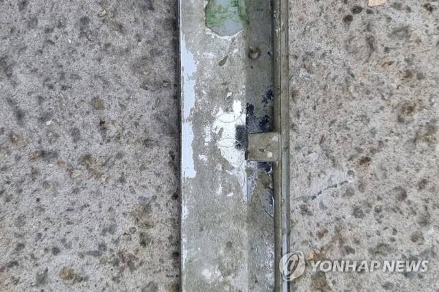 조유나(10) 양 일가족 실종 사건을 수사 중인 경찰이 28일 오후 전남 완도군 신지면 송곡선착장 인근 해상에서 차량 부품 추정 물체를 발견했다. 경찰은 조양 가족이 탄 차량도 아우디 승용차여서 동일 차량의 부품인지 확인 중이다. /사진=연합뉴스