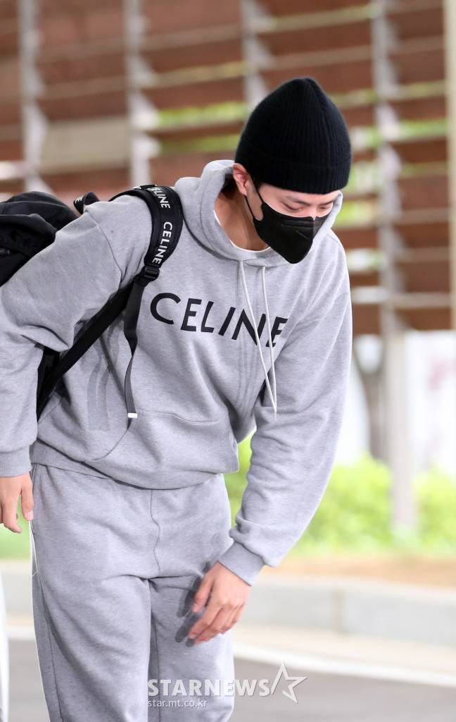 배우 박보검이 셀린느(CELINE) 남성 여름 2023 패션쇼에 일정을 마치고 27일 오전 서울 강서구 김포국제공항 비지니스센터를 통해 입국하고 있다. 2022.06.27 /사진=임성균 기자 tjdrbs23@