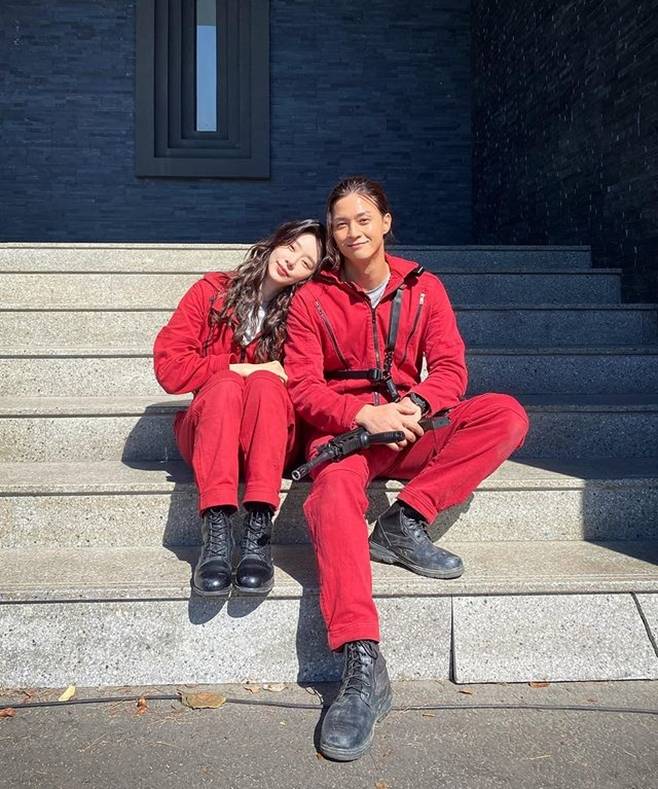 종이의 집, 김지훈, 이주빈