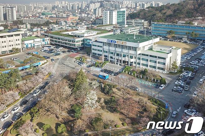 경기도지사직 인수위원회가 옛 경기도청사를 ‘따뜻한 혁신파크’(이하 혁신파크)로 조성하겠다는 구상을 밝혔다. 사진은 옛 도청사 전경..© 뉴스1