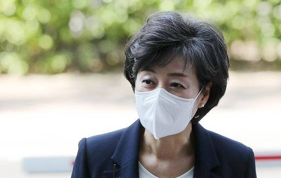 박순애 사회부총리 겸 교육부 장관 후보자가 27일 서울 여의도 한국교육시설안전원에 마련된 인사청문회 준비 사무실로 출근하며 소감을 밝히고 있다./뉴스1