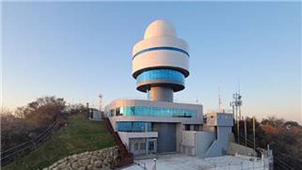 경기 파주시 감악산 정상에 설치된 대형 강우레이더 [환경부 제공]