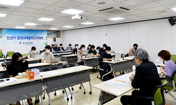 경기도교육감직 인수위원회가 29일 오전 경기도교육복지종합센터 브리핑룸에서 기자 간담회를 갖고 있다. [사진=임태희 경기도교육감직인수위원회]