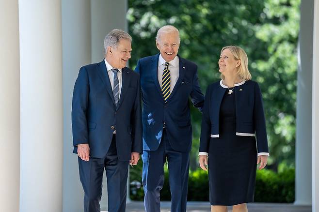 (왼쪽부터 )사울리 니니스퇴 핀란드 대통령, 조 바이든 미국 대통령, 막달레나 안데르손 스웨덴 총리 /사진=조 바이든 대통령 트위터