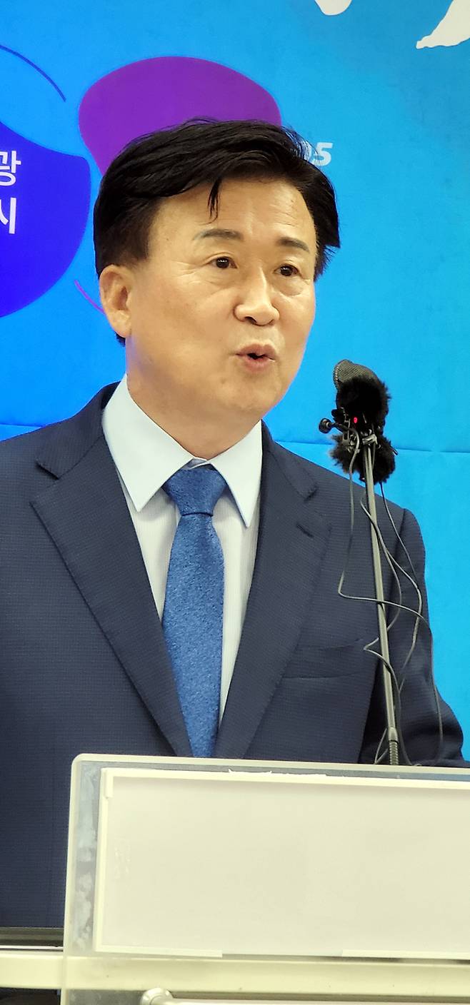 [여수=뉴시스] 김석훈 기자 = 정기명 여수시장 당선자가 29일 민선 8기 출범에 앞서 비전과 계획을 설명하고 있다.  2022.06.29. kim@newsis.com *재판매 및 DB 금지