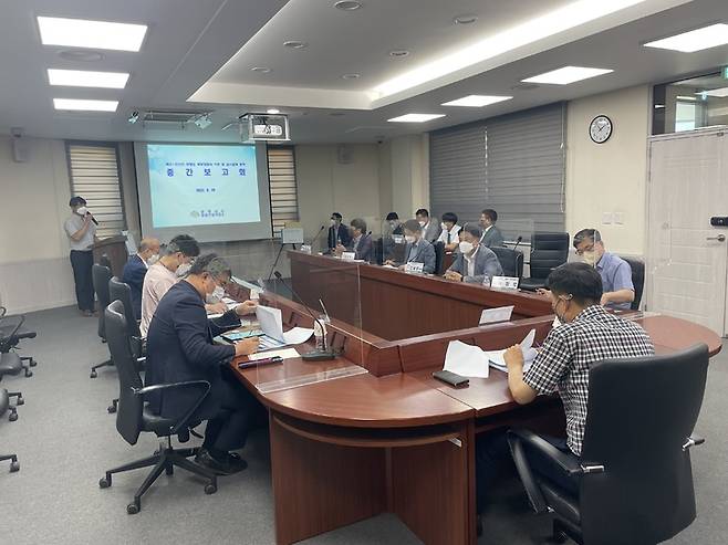 [홍성=뉴시스] 충남도 ‘복수∼진산 간 지방도 확·포장 공사 기본 및 실시 설계 용역’ 중간보고회 모습. *재판매 및 DB 금지