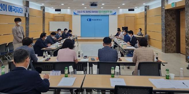 [안동=뉴시스] 29일 구미상공회의소에서 '민선8기 지방시대 주도 경북도 준비위원회' 민생경제TF 2차 회의가 열리고 있다. (사진=경북도 제공) 2022.06.29 *재판매 및 DB 금지