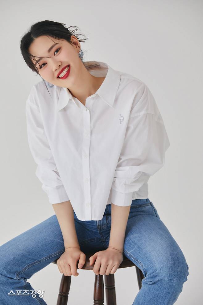 개그우먼 엄지윤. 사진 메타코미디