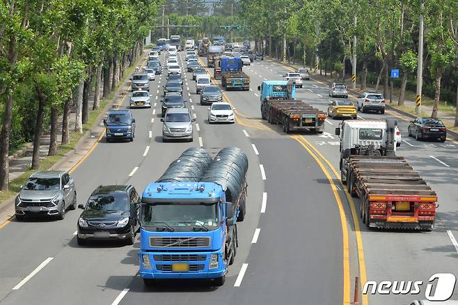 15일 오후 포스코 포항제철소에 묶여있던 선재와 냉연 제품 등이 정상 출하되고 있다. 2022.6.15/뉴스1 © News1 최창호 기자
