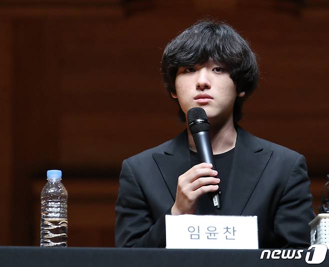 피아니스트 임윤찬이 30일 오후 서울 서초구 한국예술종합대학에서 제16회 반 클라이번 콩쿠르 우승기념 기자간담회를 하고 있다. 2022.6.30/뉴스1 © News1 송원영 기자