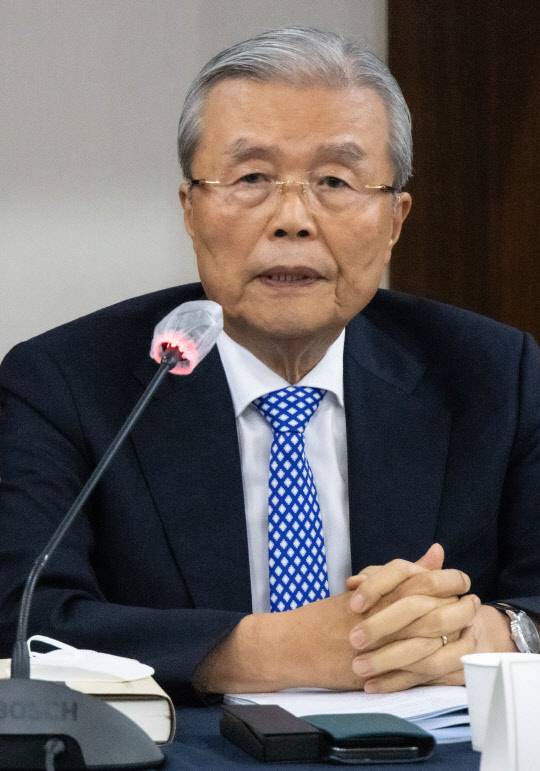 니어재단 창립 15주년 기념 세미나, 김종인 전 의원. 박동욱기자 fufus@