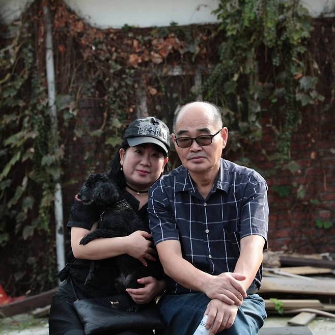 정규철 정토이즈 대표(우측)와 장미진 실장