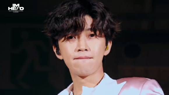 임영웅의 전국투어 콘서트 'IM HERO' 실황 영상이 공개돼 관심을 모으고 있다. [사진=임영웅 콘서트 'IM HERO' 실황 영상 캡쳐]