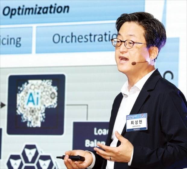 최성현 삼성전자 차세대통신연구센터장(부사장)이 29일 서울 여의도 페어몬트앰배서더호텔에서 열린 ‘코리아 인베스트먼트 페스티벌(KIF) 2022’에서 ‘차세대 이동통신의 비전 및 서비스, 발전 전망’이란 주제로 강연하고 있다.  /허문찬 기자