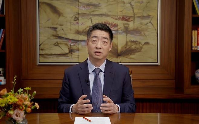 켄 후 화웨이 순환회장이 APAC(Asia Pacific Activities Conference) 디지털 혁신 콩그레스에서 환영사를 하는 모습./사진제공=화웨이