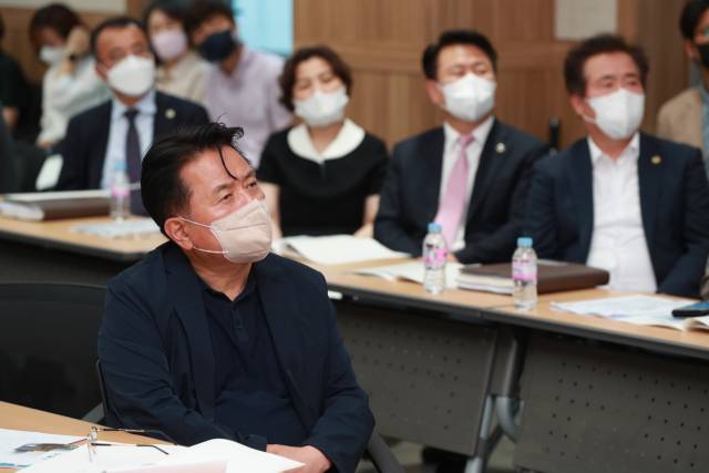 ▲김영환 충북도지사직 인수위는 30일 지난 25일간의 인수위 활동을 마무리하고 충북도정의 5대 방침·15가지 약속·100대 공약을 확정했다.  ⓒ김영환 인수위