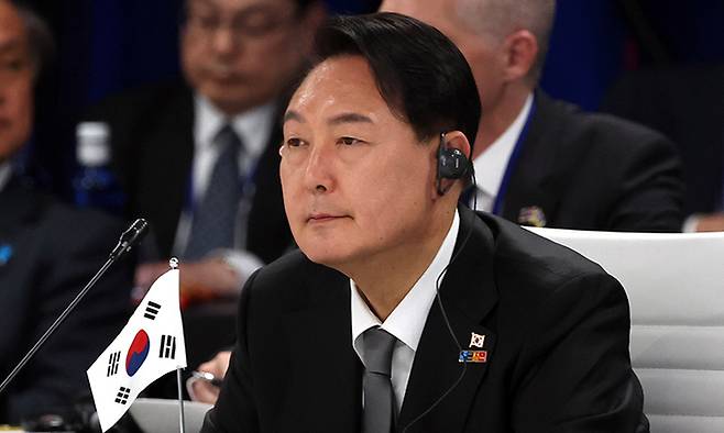 윤석열 대통령이 29일(현지시간) 스페인 마드리드 이페마(IFEMA) 컨벤션센터에서 열린 북대서양조약기구((NATO·나토) 동맹국·파트너국 정상회의에 참석하고 있다. 마드리드=연합뉴스
