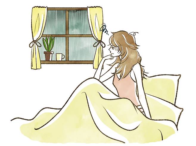 최근 장마철에 열대야까지 겹쳐 잠 못 이루는 사람이 늘었다. 게티이미지뱅크