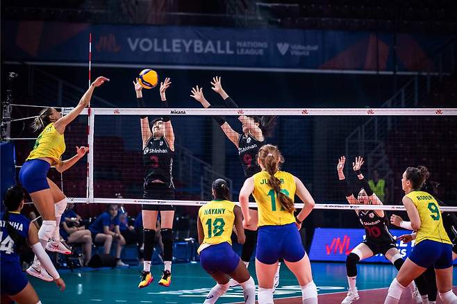 한국 여자배구대표팀이 브라질에 셧아웃 패배를 기록했다 (FIVB 홈페이지 ) © 뉴스1