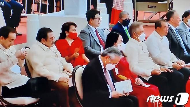 제17대 필리핀 신임 대통령 취임식에 참석한 대통령 경축특사단. 단장인 권성동(왼쪽 줄 맨 오른쪽에서 두 번째) 국민의힘 원내대표.(외교부 제공).© 뉴스1