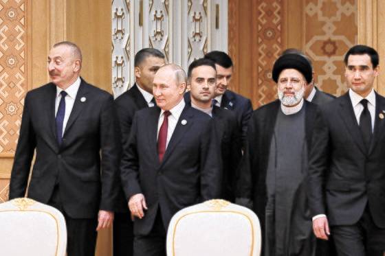 29일 투르크메니스탄의 카스피 정상회의에 참석한 블라디미르 푸틴 러시아 대통령(사진 가운데). [타스=연합뉴스]