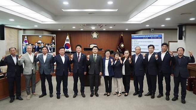 제9대 논산시의회가 전반기 의장단 구성을 마무리하고 기념하고 있다. 사진=논산시의회.