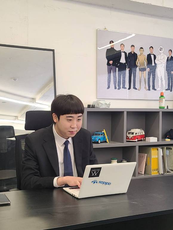 이재율씨는 어릴 적부터 웃기고 싶어 안달 난 사람이었다. 그는 장난이 치고 싶어 학창시절 만우절이 가장 기다려졌다고 한다. /사진제공=메타코미디