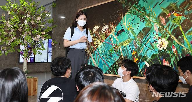 [서울=뉴시스] 고범준 기자 = 박지현 전 더불어민주당 비상대책위원장이 1일 서울 여의도 국회 의원회관에서 열린 그린벨트 결과 공유 파티 '용감한 여정'에 참석하기 전 취재진의 질문에 답변하고 있다. (공동취재사진) 2022.07.01. photo@newsis.com