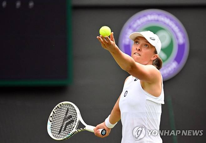 서브 넣는 시비옹테크 [AFP=연합뉴스]
