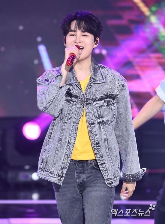 Sky & M, a subsidiary, filed a lawsuit against the performance agency Moko ENT for failing to pay the concert fee.Fans are curious about Kim Hie-jaes position, which did not open his mouth directly amid deepening conflicts.Last month, Kim Hie-jae agency Sky & M submitted a contract invalidation to the Eastern District Court of Seoul, saying, We did not pay five of the eight performances promised by performance agency Moko ENT.Moko ENT said it had paid the previous three episodes of the performance fee, and distributed an official statement saying, Kim Hie-jae did not participate in the practice once, and was not cooperative in providing and promoting sound sources for the preparation of Concert.Nevertheless, the conflict deepened, and Sky & M said in a fan cafe that the Morco ENT performance agency and the performance invalidation lawsuit are underway in connection with Kim Hie-jaes tour performance.Moko ENT said, We hope to be an honorable concert to find the trust that has collapsed by cooperating with the performance staff who are still waiting for their work and the fans who expected Concert.However, SkyE & M stuck to its cancel of the performance.For that reason, I decided that the participation of the concert, which was carried out by a performance agency that lost trust, eventually would be harmed by The Artist.Fans are feeling tired in the ongoing battle, especially SkyE & M, which avoids all contact and is only opening its mouth through official fan cafes.Some are asking for the voice of Kim Hie-jae, who is hidden behind his agency.In addition, fans were worried that the cancellation of the concert, which is less than two weeks away, would be a disgrace to follow like a lifetime tag.In particular, it was pointed out that the reason is money.SkyE & M has received all eight of its payouts, but it is insisting on canceling the performance and avoiding contact with Moko ENT.On the 29th of last month, fans said, The only boy-coated joy is not a fan of Kim Hie-jae.Many of our fans who watched this album and Concert case with their breath, also released a statement saying, We support Kim Hie-jaes second Concert.Kim Hie-jae, who released his first full-length album Hee Jae () on the 27th of last month.With the concert conflict deepening at the time of active activity, fans are tired, and Kim Hie-jae will be able to open his mouth.Photo = DB