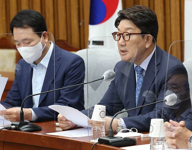 권성동 국민의힘 원내대표가 2022년 6월28일 국회에서 열린 원내대책회의에서 발언하고 있다. 공동취재사진