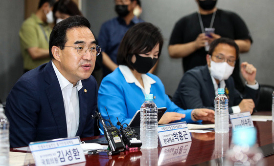 박홍근 더불어민주당 원내대표가 1일 서울 금천구 월드메르디앙벤처센터 지식산업센터에서 열린 서민 점심물가 부담 경감을 위한 현장 간담회에서 발언을 하고 있다. 2022.7.1/뉴스1