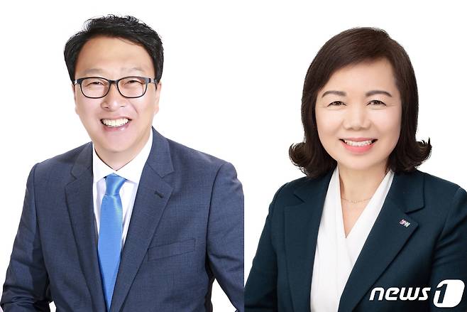 전북 진안군의회 상반기 의장에 선출된 김민규 의원(왼쪽)과 이미옥 의원.(2022.7.4)/뉴스1