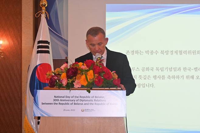 Belarusian Ambassador to South Korea Andrew Chernetsky speaks during the reception for Belarus National Day and the 30th anniversary of Belarus-Korea diplomatic relations at Lotte Hotel, Seoul, Wednesday. (Sanjay Kumar/The Korea Herald)