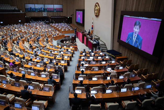 김진표 신임 국회의장이 4일 오후 서울 여의도 국회에서 열린 제398회 국회(임시회) 제1차 본회의에서 당선 인사를 하고 있다. 2022.7.4/뉴스1