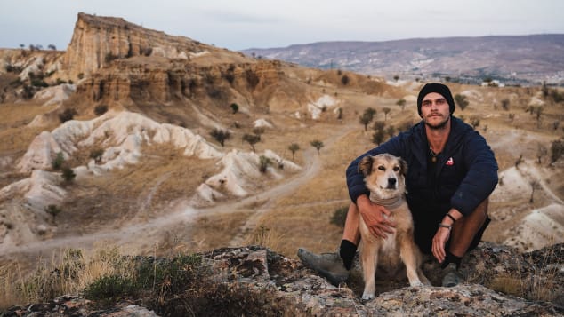 반려견과 함께 7년 간 4만8000㎞를 걸어 세계여행한 톰 터치(33)의 모습
