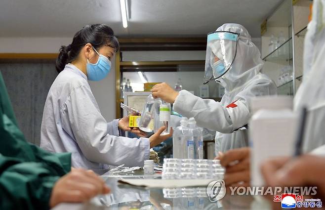 북, 신규 발열자 이틀째 3천명대…"집단면역 수준 높게 유지" [평양 조선중앙통신=연합뉴스 자료사진/국내에서만 사용가능. 재배포 금지]