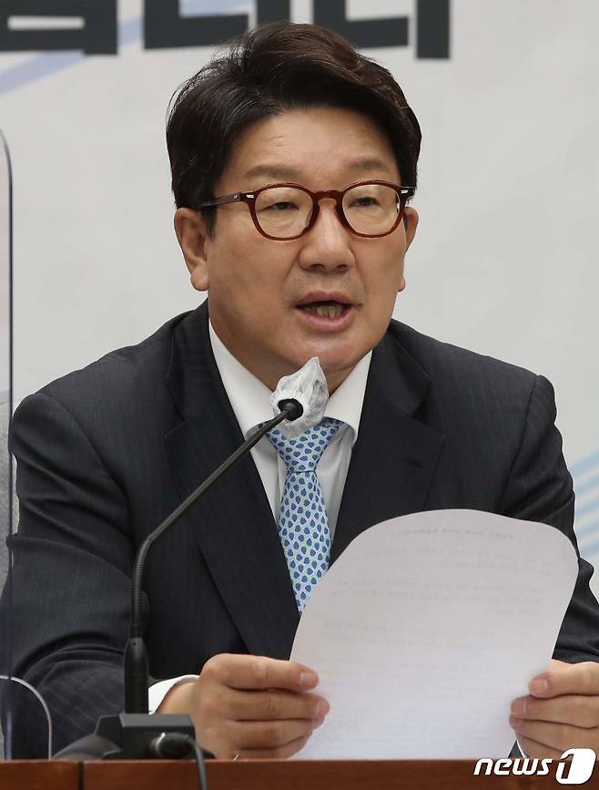 권성동 국민의힘 원내대표가 5일 오전 서울 여의도 국회에서 열린 원내대책회의에서 발언하고 있다. (공동취재) 2022.7.5/뉴스1 © News1 이재명 기자