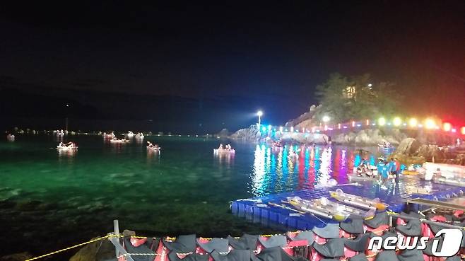 삼척 장호어촌체험마을 야간 카누.(삼척시 제공) 2022.7.5/뉴스1