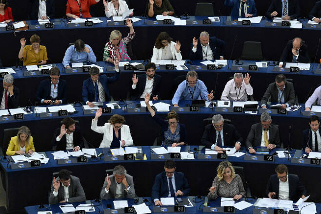 유럽의회가 6일(현지시간) 택소노미에 원자력과 천연가스를 포함하는 방안에 대해 투표하고 있다.(사진=AFP)