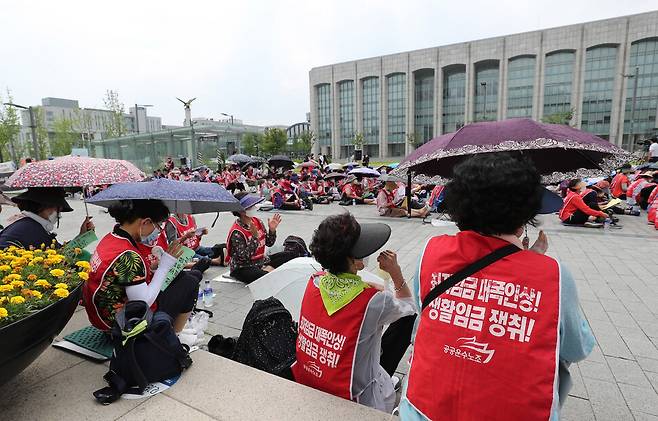 참가자들은 청소노동자의 산업재해예방과 건강 위한 휴게실 개선 및 설치 등을 촉구했다. 신소영 기자