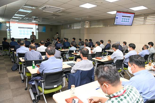 [서울=뉴시스] 홍찬선 기자 = 한국공항공사는 6일 공사 항공보안교육센터에서 고강도 경영혁신을 위한 ‘경영진 워크숍’을 개최하고 있다. (사진=한국공항공사 제공) 2022.07.06. photo@newsis.com *재판매 및 DB 금지